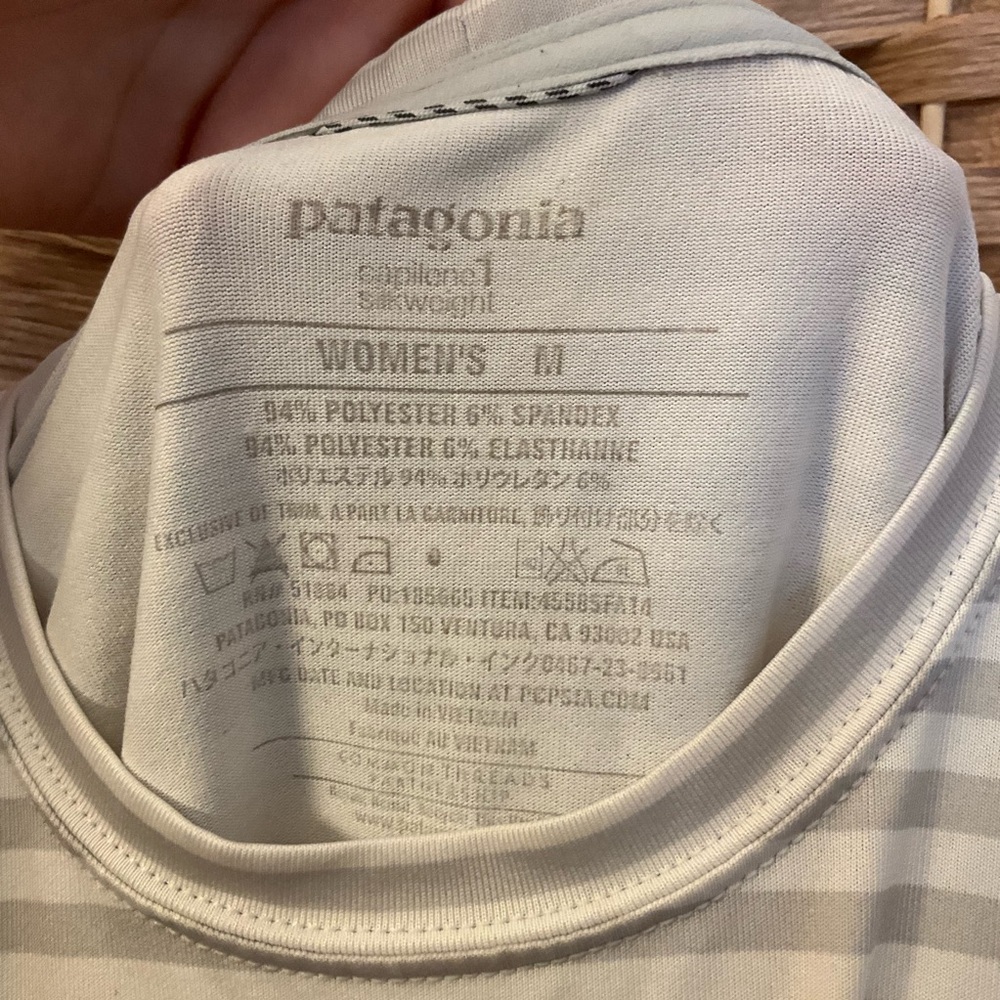 2 Patagonia Capilene 1 Silkweight Tops - Picture 4 of 9